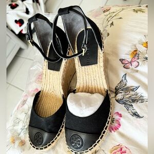 Tory burch black wedges